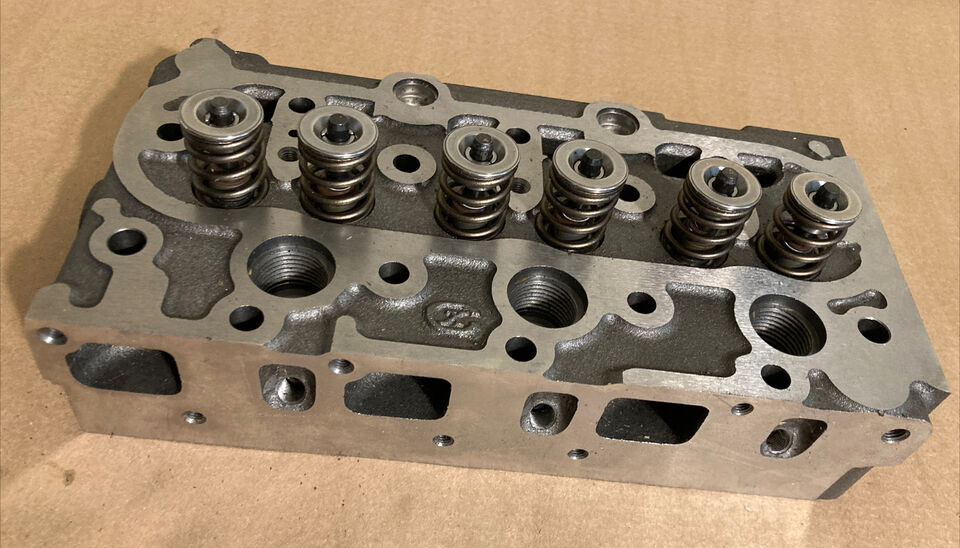 クリスブラッカー　頭部パーツ Kubota D950 Cylinder Head k series excavator – Quantico